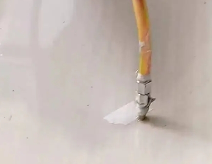瓜州瓷砖空鼓维修公司专业解答在瓷砖铺贴过程中，如果使用的砂料过粗（如全部使用了粗砂），可能会导致以下问题